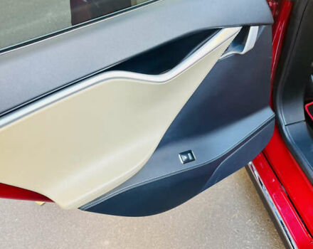 Червоний Тесла Модель С, об'ємом двигуна 0 л та пробігом 80 тис. км за 12800 $, фото 29 на Automoto.ua