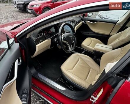 Красный Тесла Модель С, объемом двигателя 0 л и пробегом 88 тыс. км за 15900 $, фото 7 на Automoto.ua