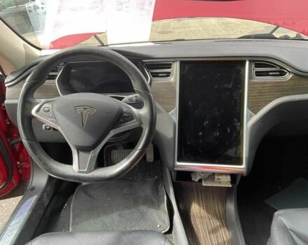 Красный Тесла Модель С, объемом двигателя 0 л и пробегом 322 тыс. км за 9990 $, фото 3 на Automoto.ua