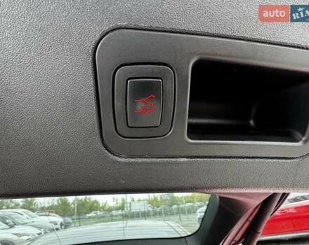 Красный Тесла Модель С, объемом двигателя 0 л и пробегом 88 тыс. км за 15900 $, фото 10 на Automoto.ua