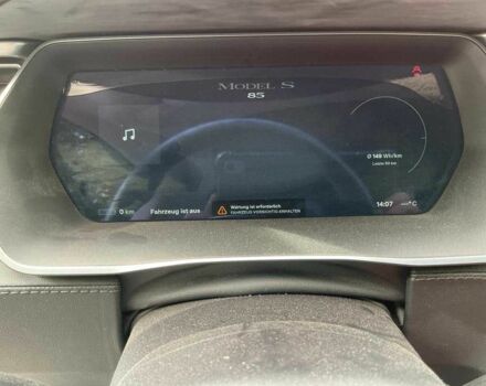 Красный Тесла Модель С, объемом двигателя 0 л и пробегом 322 тыс. км за 9990 $, фото 6 на Automoto.ua