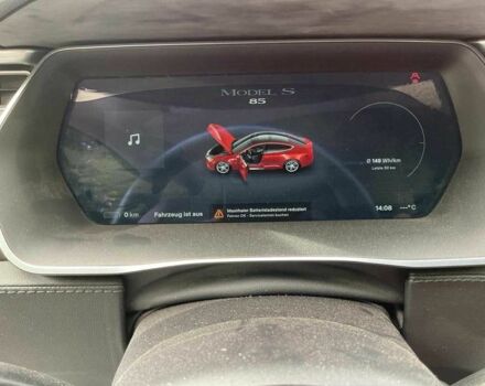 Красный Тесла Модель С, объемом двигателя 0 л и пробегом 322 тыс. км за 9990 $, фото 5 на Automoto.ua