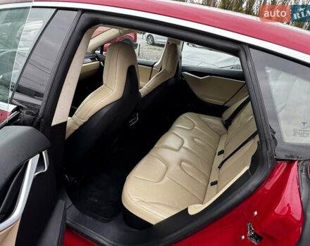 Красный Тесла Модель С, объемом двигателя 0 л и пробегом 88 тыс. км за 15900 $, фото 8 на Automoto.ua