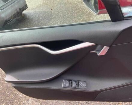 Красный Тесла Модель С, объемом двигателя 0 л и пробегом 322 тыс. км за 9990 $, фото 9 на Automoto.ua