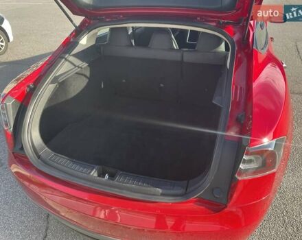 Красный Тесла Модель С, объемом двигателя 0 л и пробегом 108 тыс. км за 13900 $, фото 4 на Automoto.ua