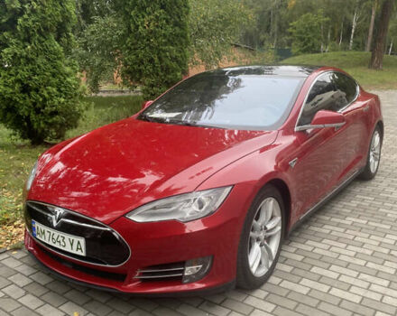 Красный Тесла Модель С, объемом двигателя 0 л и пробегом 159 тыс. км за 16200 $, фото 4 на Automoto.ua