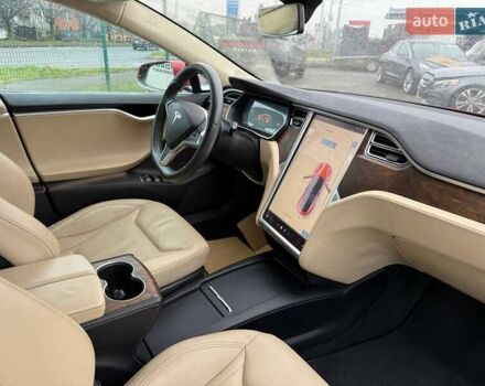 Красный Тесла Модель С, объемом двигателя 0 л и пробегом 157 тыс. км за 9800 $, фото 22 на Automoto.ua