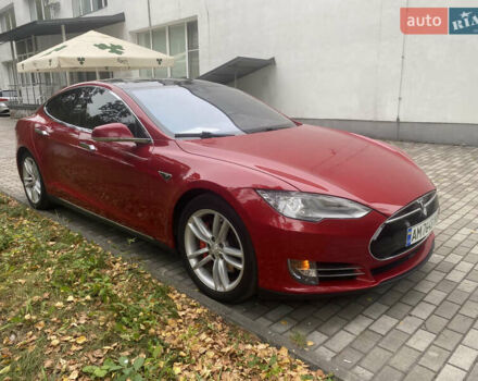 Красный Тесла Модель С, объемом двигателя 0 л и пробегом 159 тыс. км за 16200 $, фото 2 на Automoto.ua