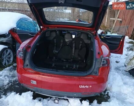 Красный Тесла Модель С, объемом двигателя 0 л и пробегом 237 тыс. км за 13500 $, фото 1 на Automoto.ua