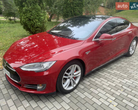 Красный Тесла Модель С, объемом двигателя 0 л и пробегом 159 тыс. км за 16200 $, фото 3 на Automoto.ua