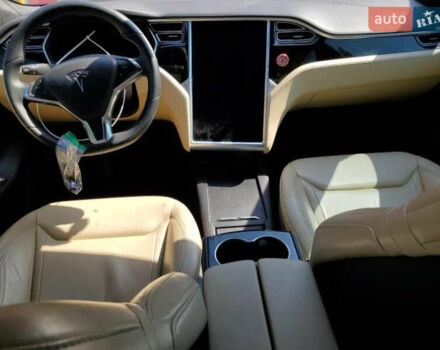 Красный Тесла Модель С, объемом двигателя 0 л и пробегом 143 тыс. км за 13500 $, фото 5 на Automoto.ua