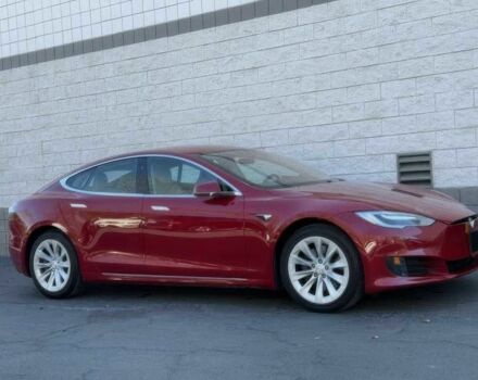 Красный Тесла Модель С, объемом двигателя 0 л и пробегом 58 тыс. км за 12000 $, фото 2 на Automoto.ua