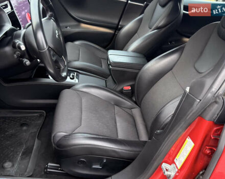 Красный Тесла Модель С, объемом двигателя 0 л и пробегом 204 тыс. км за 18300 $, фото 20 на Automoto.ua