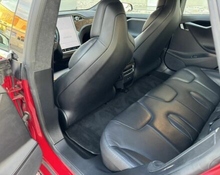 Красный Тесла Модель С, объемом двигателя 0 л и пробегом 156 тыс. км за 17300 $, фото 4 на Automoto.ua