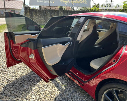 Красный Тесла Модель С, объемом двигателя 0 л и пробегом 115 тыс. км за 33000 $, фото 43 на Automoto.ua