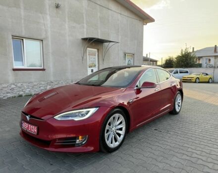 Красный Тесла Модель С, объемом двигателя 0 л и пробегом 156 тыс. км за 17300 $, фото 1 на Automoto.ua