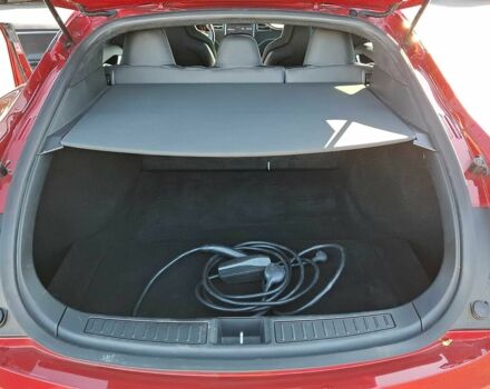 Красный Тесла Модель С, объемом двигателя 0 л и пробегом 67 тыс. км за 14000 $, фото 10 на Automoto.ua