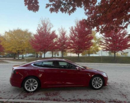 Червоний Тесла Модель С, об'ємом двигуна 0 л та пробігом 70 тис. км за 5900 $, фото 7 на Automoto.ua