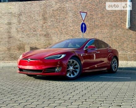 Красный Тесла Модель С, объемом двигателя 0 л и пробегом 99 тыс. км за 25999 $, фото 2 на Automoto.ua