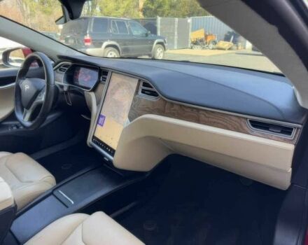 Красный Тесла Модель С, объемом двигателя 0 л и пробегом 58 тыс. км за 12000 $, фото 11 на Automoto.ua