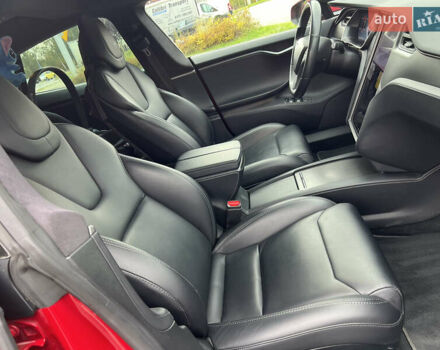 Красный Тесла Модель С, объемом двигателя 0 л и пробегом 98 тыс. км за 29000 $, фото 22 на Automoto.ua