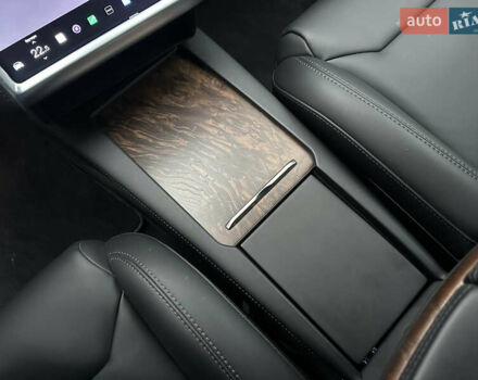 Красный Тесла Модель С, объемом двигателя 0 л и пробегом 2 тыс. км за 21999 $, фото 20 на Automoto.ua