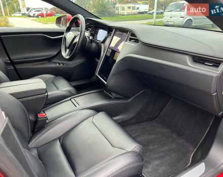 Красный Тесла Модель С, объемом двигателя 0 л и пробегом 98 тыс. км за 29000 $, фото 17 на Automoto.ua