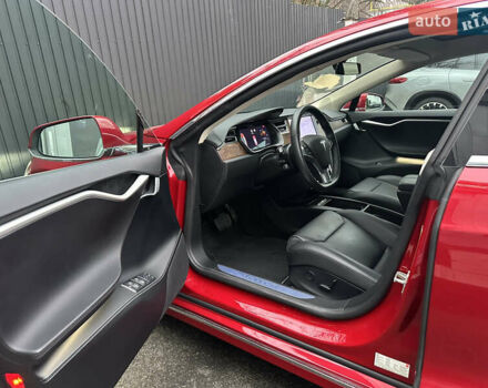 Красный Тесла Модель С, объемом двигателя 0 л и пробегом 2 тыс. км за 21999 $, фото 16 на Automoto.ua