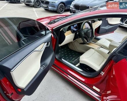 Красный Тесла Модель С, объемом двигателя 0 л и пробегом 79 тыс. км за 17900 $, фото 25 на Automoto.ua