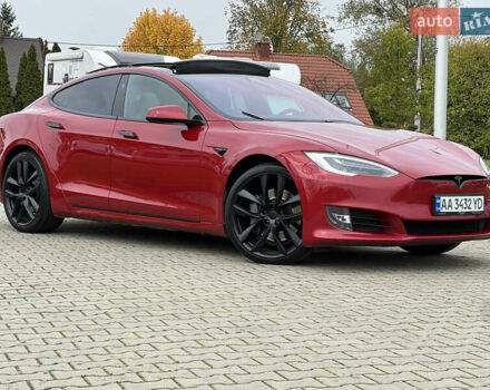 Красный Тесла Модель С, объемом двигателя 0 л и пробегом 98 тыс. км за 29000 $, фото 2 на Automoto.ua