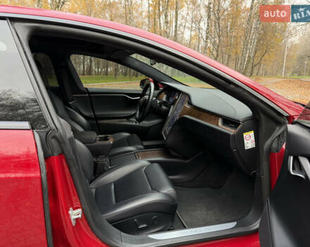 Красный Тесла Модель С, объемом двигателя 0 л и пробегом 120 тыс. км за 18900 $, фото 26 на Automoto.ua