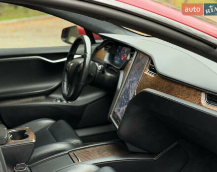 Красный Тесла Модель С, объемом двигателя 0 л и пробегом 120 тыс. км за 18900 $, фото 28 на Automoto.ua