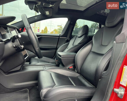 Красный Тесла Модель С, объемом двигателя 0 л и пробегом 98 тыс. км за 29000 $, фото 10 на Automoto.ua