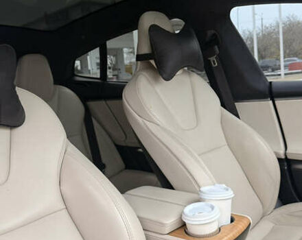 Красный Тесла Модель С, объемом двигателя 0 л и пробегом 175 тыс. км за 27000 $, фото 6 на Automoto.ua