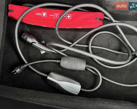 Красный Тесла Модель С, объемом двигателя 0 л и пробегом 78 тыс. км за 27000 $, фото 17 на Automoto.ua