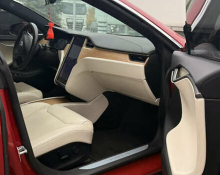 Красный Тесла Модель С, объемом двигателя 0 л и пробегом 175 тыс. км за 27000 $, фото 5 на Automoto.ua