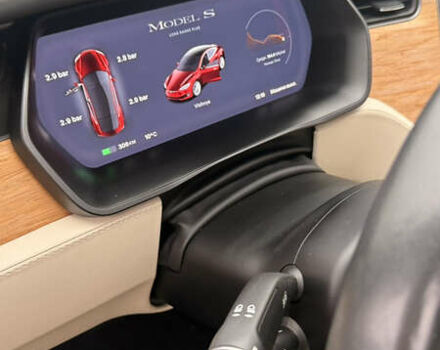 Красный Тесла Модель С, объемом двигателя 0 л и пробегом 175 тыс. км за 27000 $, фото 9 на Automoto.ua