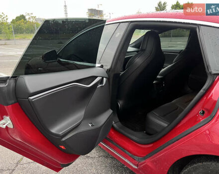 Красный Тесла Модель С, объемом двигателя 0 л и пробегом 78 тыс. км за 27000 $, фото 18 на Automoto.ua