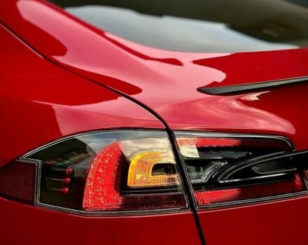 Красный Тесла Модель С, объемом двигателя 0 л и пробегом 65 тыс. км за 38500 $, фото 7 на Automoto.ua