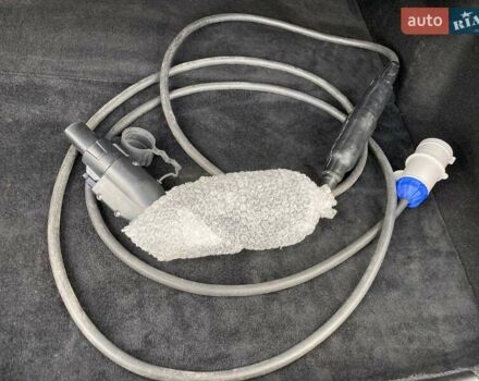 Красный Тесла Модель С, объемом двигателя 0 л и пробегом 16 тыс. км за 49900 $, фото 12 на Automoto.ua