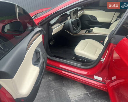 Красный Тесла Модель С, объемом двигателя 0 л и пробегом 80 тыс. км за 36900 $, фото 5 на Automoto.ua