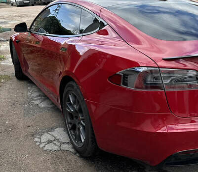 Красный Тесла Модель С, объемом двигателя 0 л и пробегом 80 тыс. км за 36900 $, фото 1 на Automoto.ua