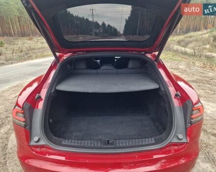 Красный Тесла Модель С, объемом двигателя 0 л и пробегом 56 тыс. км за 36500 $, фото 10 на Automoto.ua