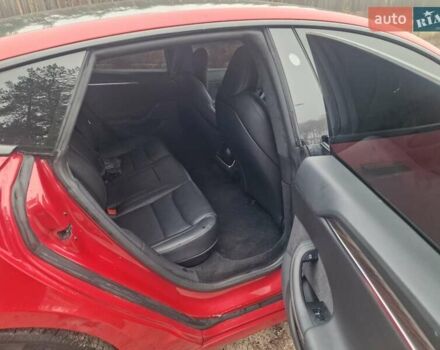 Красный Тесла Модель С, объемом двигателя 0 л и пробегом 56 тыс. км за 33100 $, фото 5 на Automoto.ua