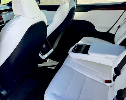 Красный Тесла Модель С, объемом двигателя 0 л и пробегом 29 тыс. км за 44500 $, фото 4 на Automoto.ua