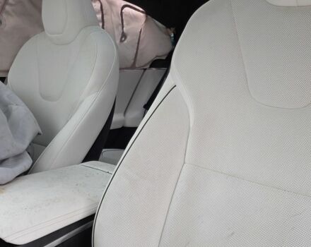 Красный Тесла Модель С, объемом двигателя 0 л и пробегом 24 тыс. км за 27777 $, фото 3 на Automoto.ua