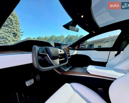 Красный Тесла Модель С, объемом двигателя 0 л и пробегом 29 тыс. км за 44500 $, фото 5 на Automoto.ua