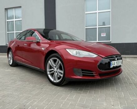 Красный Тесла Модель С, объемом двигателя 0 л и пробегом 120 тыс. км за 9000 $, фото 1 на Automoto.ua