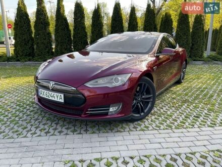 Красный Тесла Модель С, объемом двигателя 0 л и пробегом 208 тыс. км за 12500 $, фото 1 на Automoto.ua