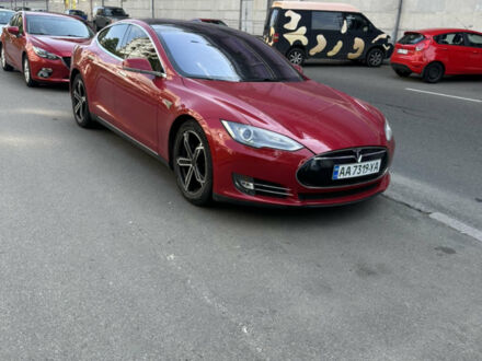 Красный Тесла Модель С, объемом двигателя 0 л и пробегом 150 тыс. км за 14500 $, фото 1 на Automoto.ua